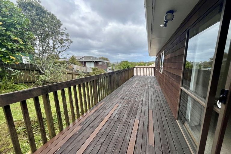 Photo of property in 2/21 Witheford Drive, Bayview, Auckland, 0629