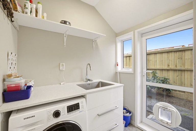 Photo of property in 2/122 Harewood Road, Papanui, Christchurch, 8053