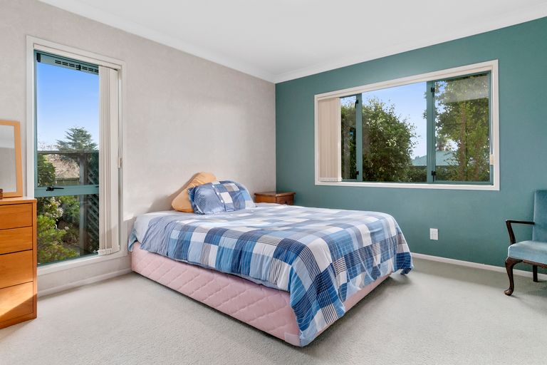 Photo of property in 10 Meadowviews Drive, Welcome Bay, Tauranga, 3112