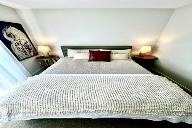 Photo of property in 2 Mikoikoi Crescent, Mangere Bridge, Auckland, 2022