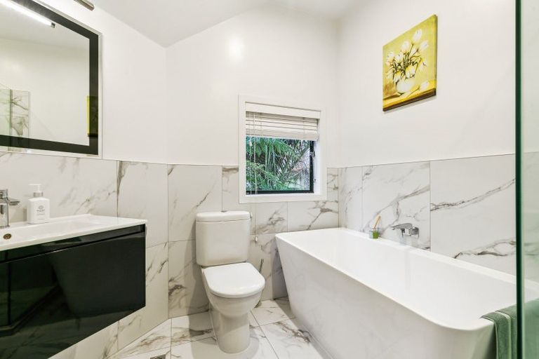 Photo of property in 2/67 Bolton Street, Kelburn, Wellington, 6012