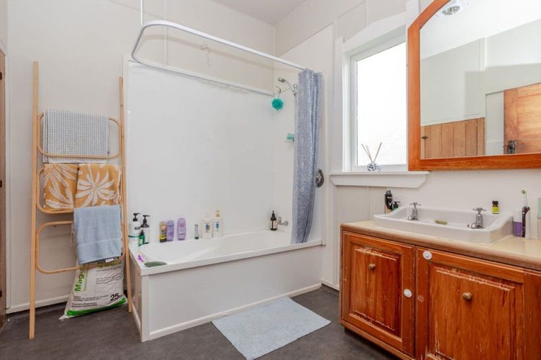 Photo of property in 98 Regent Street, Pahiatua, 4910