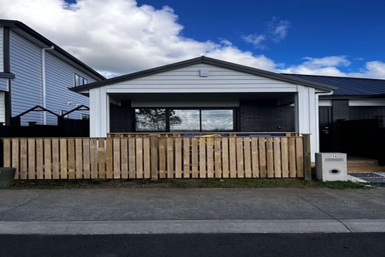 Photo of property in 14 Auranga Drive, Karaka, 2113