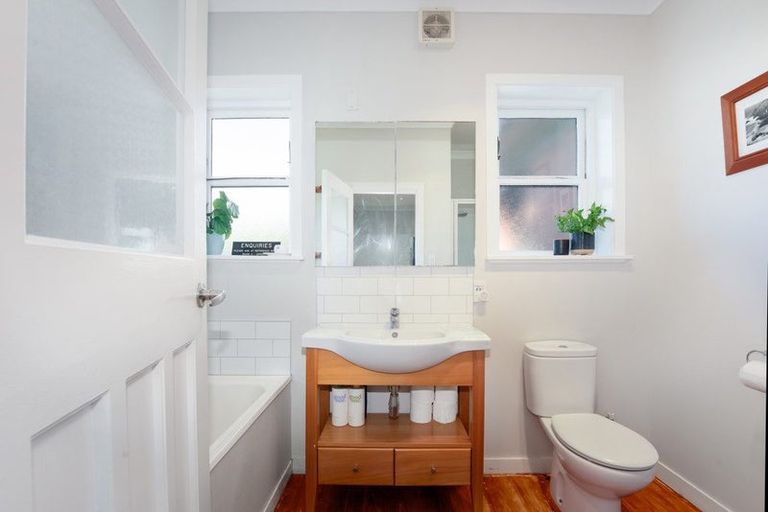 Photo of property in 544 Broadway, Strathmore Park, Wellington, 6022