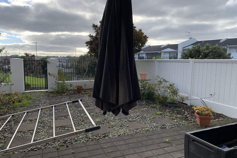 Photo of property in 3c/60 Masons Road, Oteha, Auckland, 0632