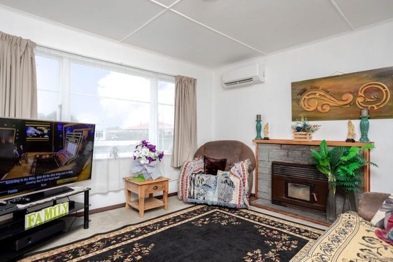 Photo of property in 43 Barraud Street, Dannevirke, 4930