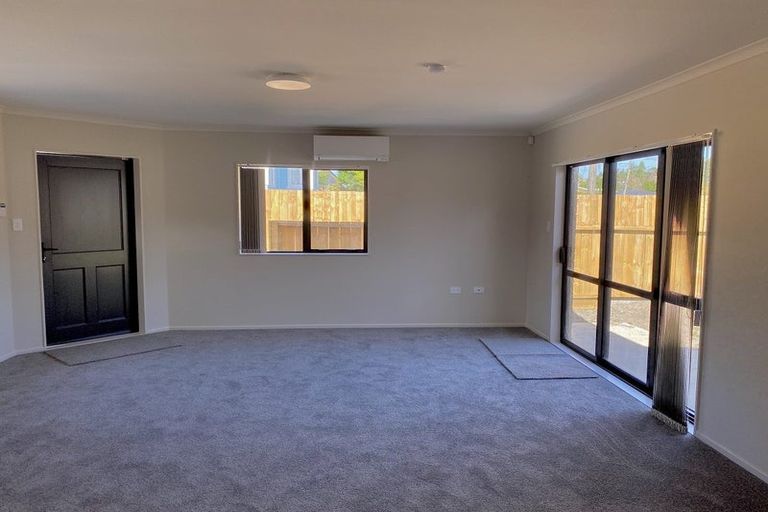 Photo of property in 51a Woodside Road, Massey, Auckland, 0614