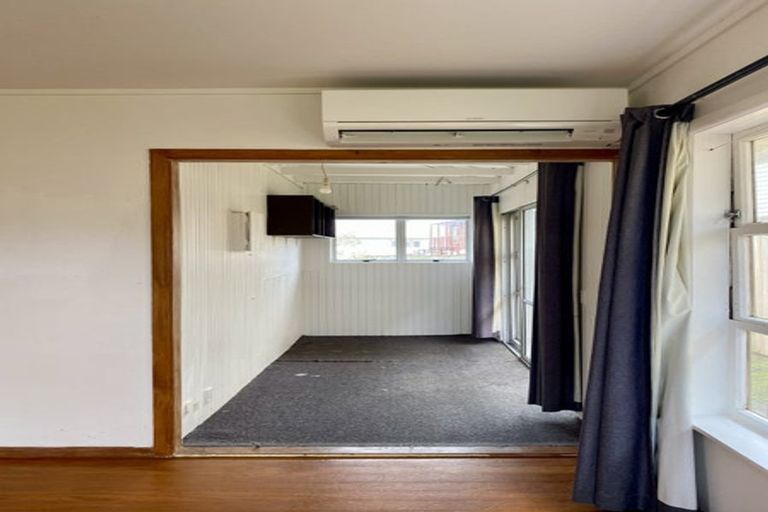 Photo of property in 25 Saffron Street, Birkdale, Auckland, 0626