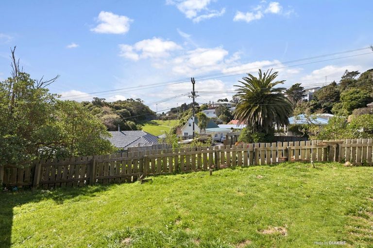 Photo of property in 12 Lyndfield Lane, Newlands, Wellington, 6037