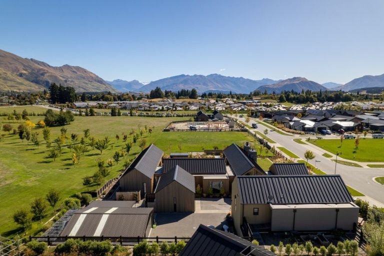 Photo of property in 14 Deans Drive, Wanaka, 9305