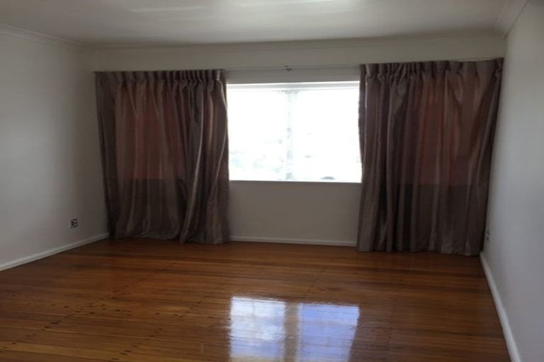 Photo of property in 3155 Great North Road, New Lynn, Auckland, 0600