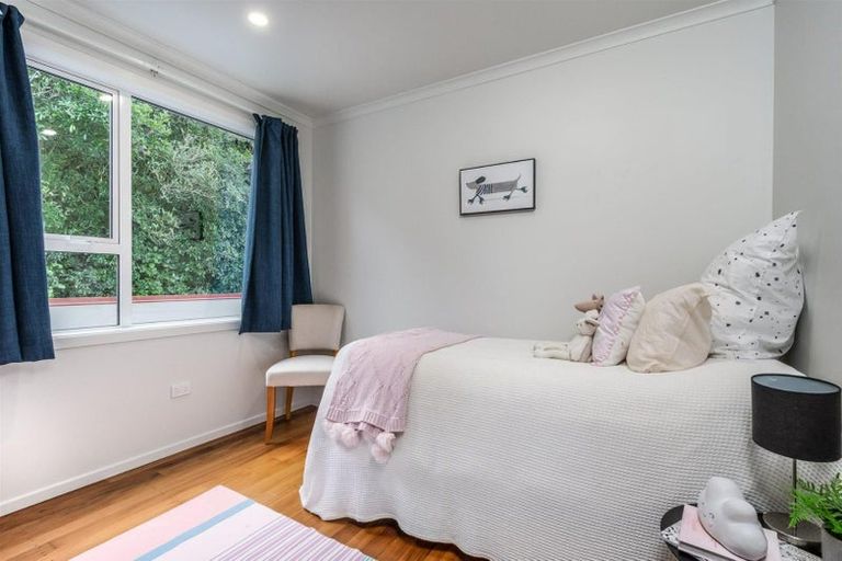 Photo of property in 52 Kiwi Crescent, Tawa, Wellington, 5028