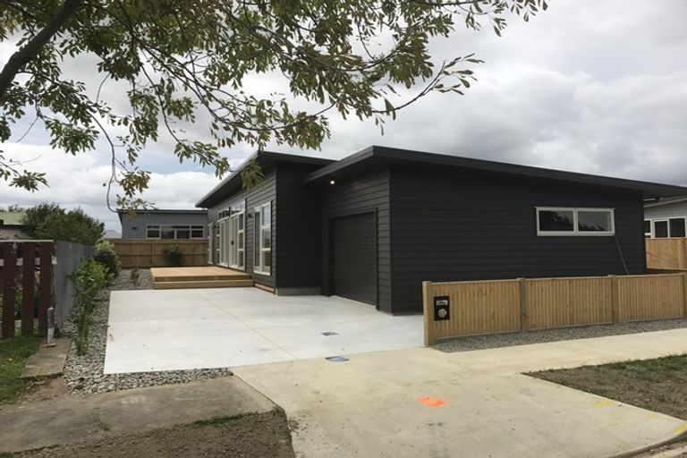 Photo of property in 58a Exeter Crescent, Takaro, Palmerston North, 4412