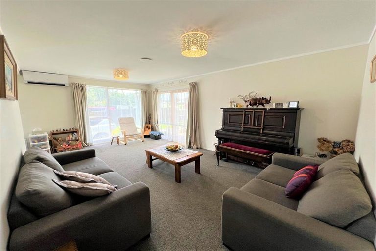 Photo of property in 20 Hyperion Drive, Randwick Park, Auckland, 2105