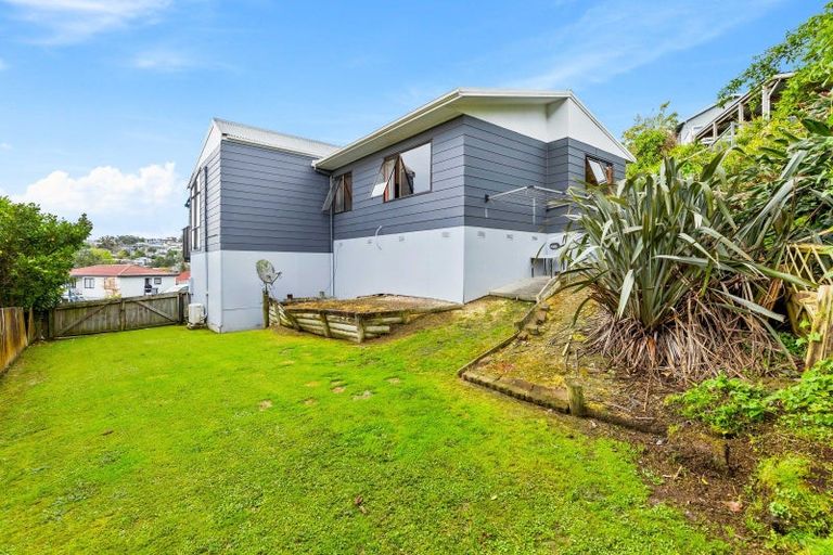 Photo of property in 13 Frosses Place, Massey, Auckland, 0614