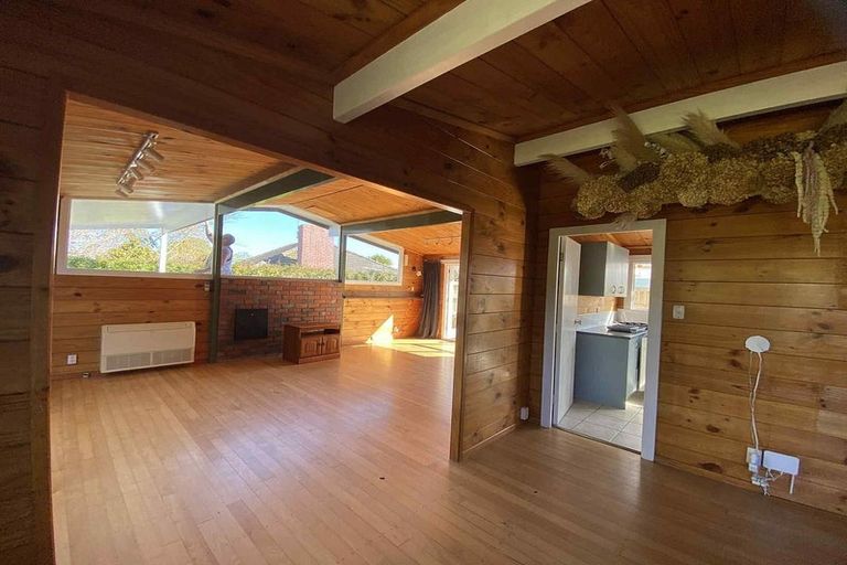 Photo of property in 8-8a Walton Avenue, Waikanae, 5036