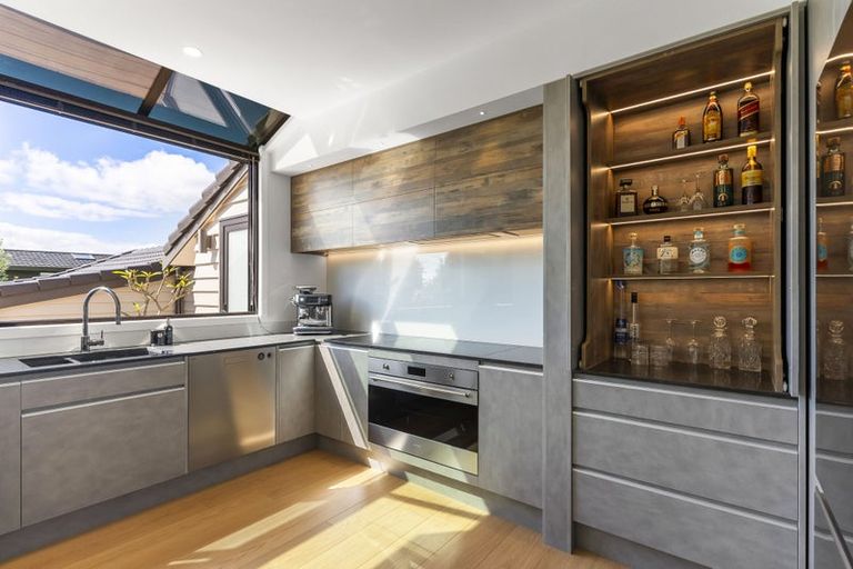 Photo of property in 2/9 Folkestone Street, Murrays Bay, Auckland, 0630