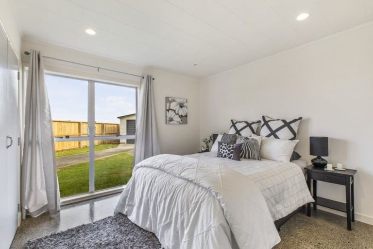 Photo of property in 21 Calthorp Close, Favona, Auckland, 2024