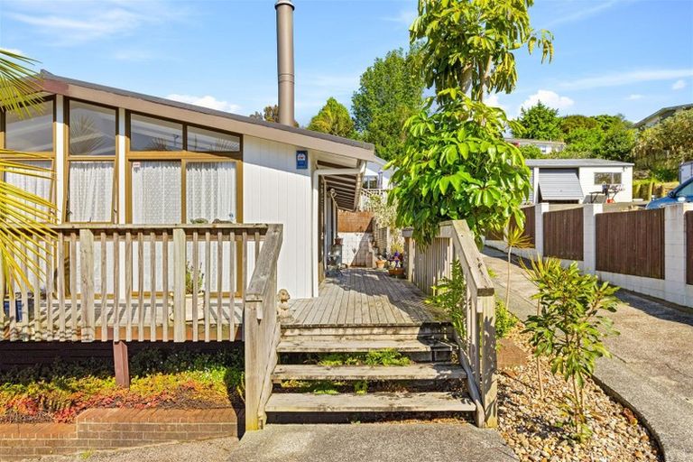 Photo of property in 5 Kemp Road, Massey, Auckland, 0614