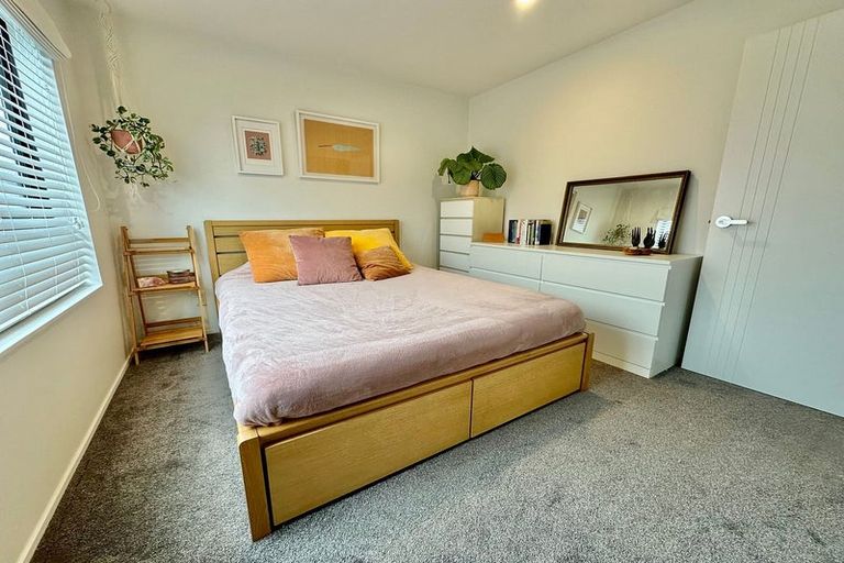 Photo of property in 1/4 Edgerton Road, Te Atatu Peninsula, Auckland, 0610