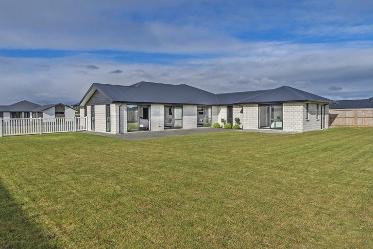 Photo of property in 10 Merino Crescent, Kirwee, 7571