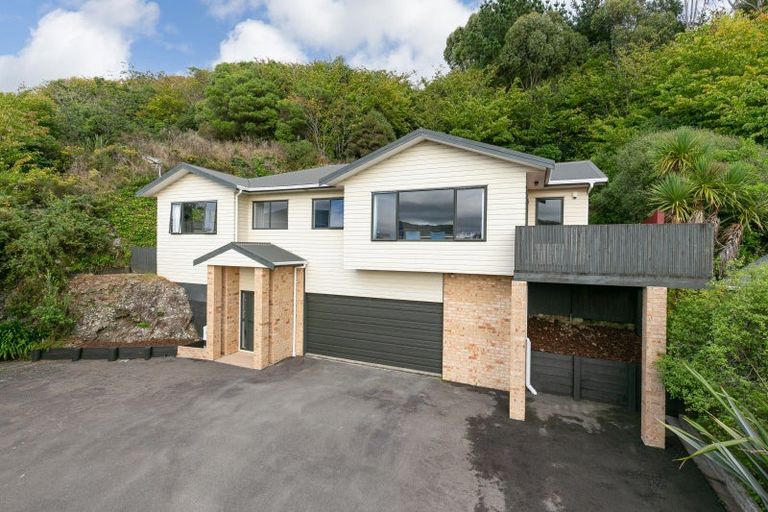 Photo of property in 5a Bishops Glen, Tawa, Wellington, 5028