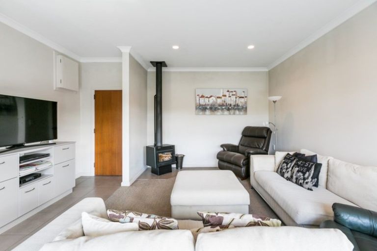 Photo of property in 6 Hinton Road, Taradale, Napier, 4112