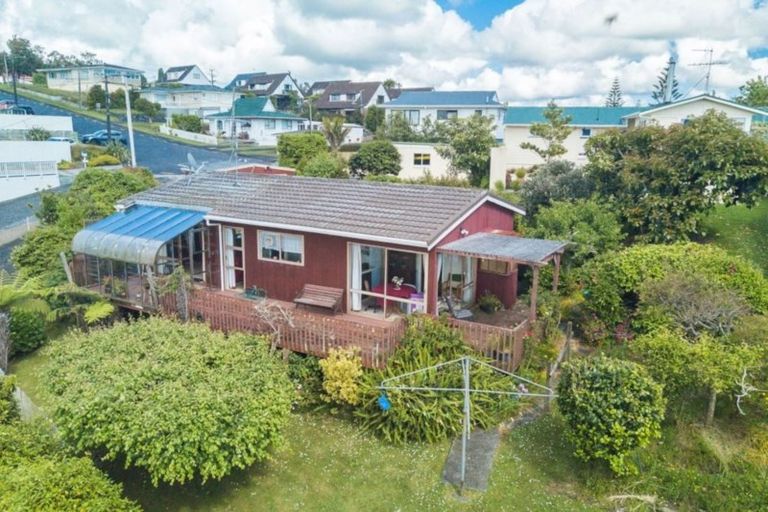 Photo of property in 11 Ross Avenue, Glenfield, Auckland, 0629
