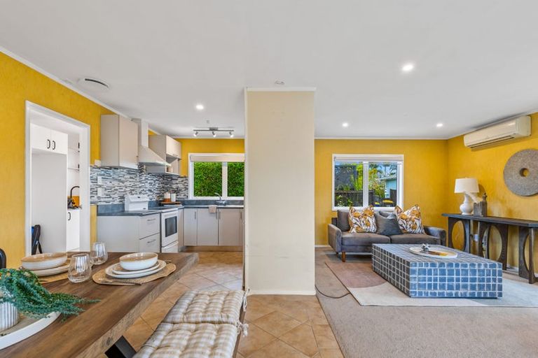 Photo of property in 32 Neil Avenue, Te Atatu Peninsula, Auckland, 0610