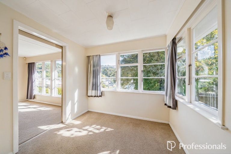 Photo of property in 5 Delaney Drive, Stokes Valley, Lower Hutt, 5019