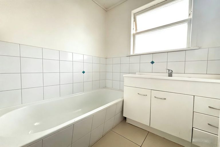 Photo of property in 26 Rotoiti Avenue, Pakuranga Heights, Auckland, 2010