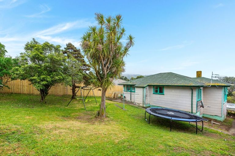 Photo of property in 15 Northumberland Street, Cannons Creek, Porirua, 5024