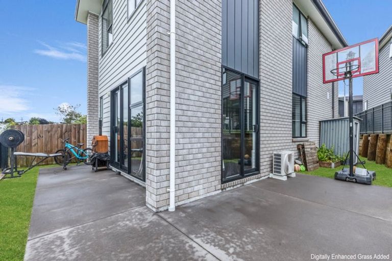 Photo of property in 14 Discovery Place, Marfell, New Plymouth, 4310