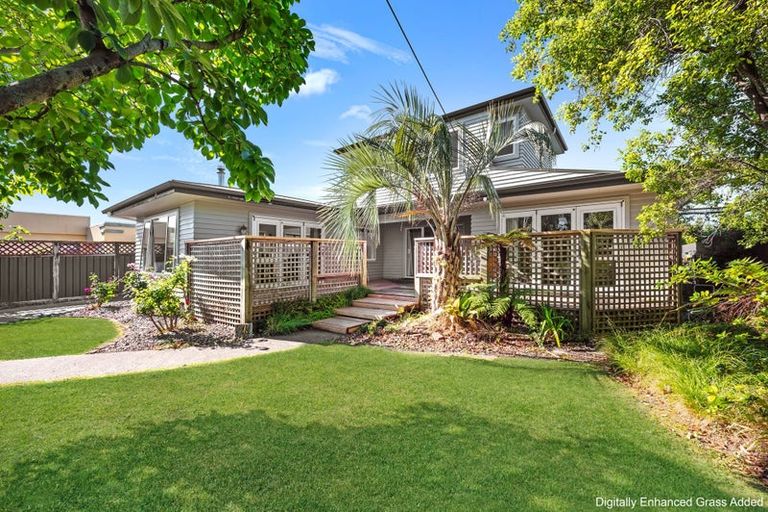 Photo of property in 2 Cambridge Terrace, Taradale, Napier, 4112