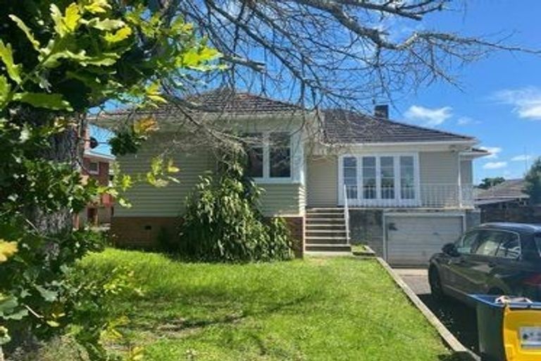 Photo of property in 84 Roberts Road, Te Atatu South, Auckland, 0610