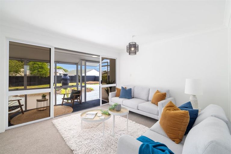 Photo of property in 100 Avondale Road, Avondale, Christchurch, 8061