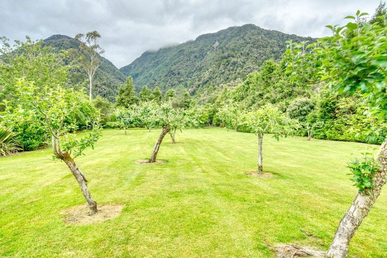 Photo of property in 2147 Lake Brunner Road, Inchbonnie, Kumara, 7875