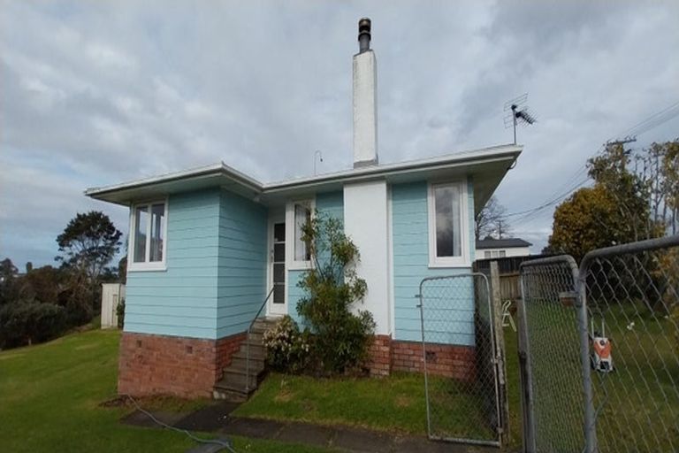 Photo of property in 30 Neil Avenue, Te Atatu Peninsula, Auckland, 0610