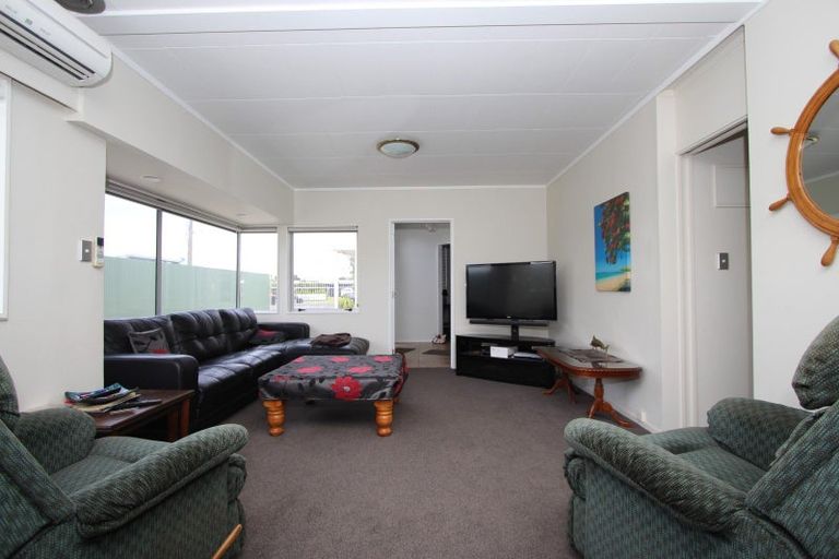 Photo of property in 104 Hetherington Road, Whangamata, 3620