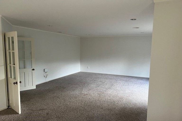 Photo of property in 2 Kowhai Grove, Waikanae, 5036