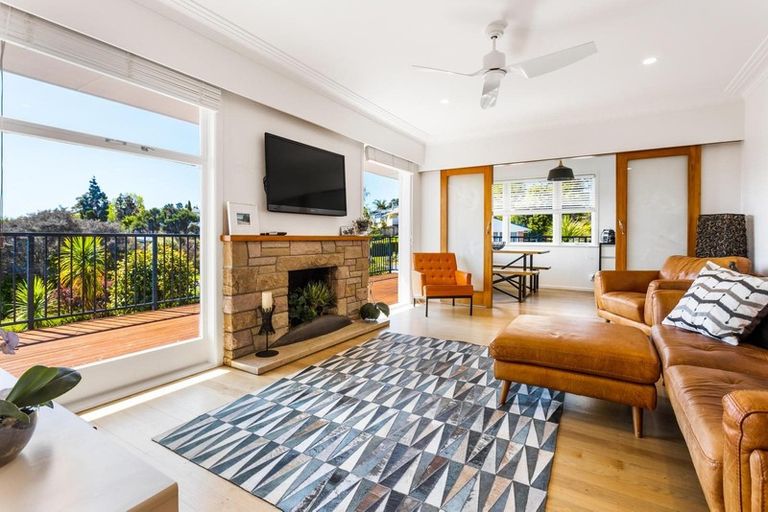 Photo of property in 33 Noall Street, Te Atatu Peninsula, Auckland, 0610