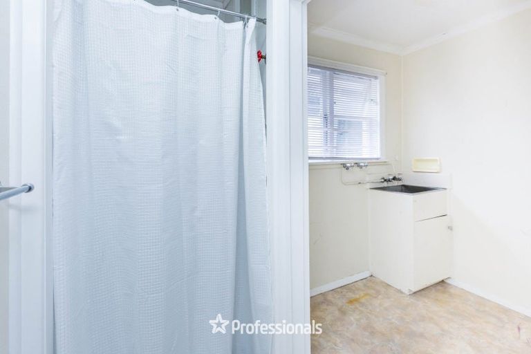 Photo of property in 42 Gibbons Street, Upper Hutt Central, Upper Hutt, 5018