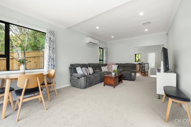 Photo of property in 24 Miromiro Road, Normandale, Lower Hutt, 5010