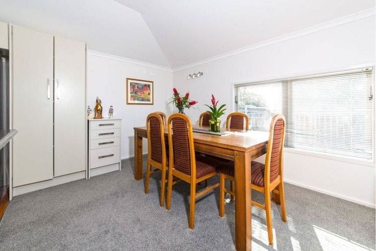 Photo of property in 58 Renata Crescent, Te Atatu Peninsula, Auckland, 0610
