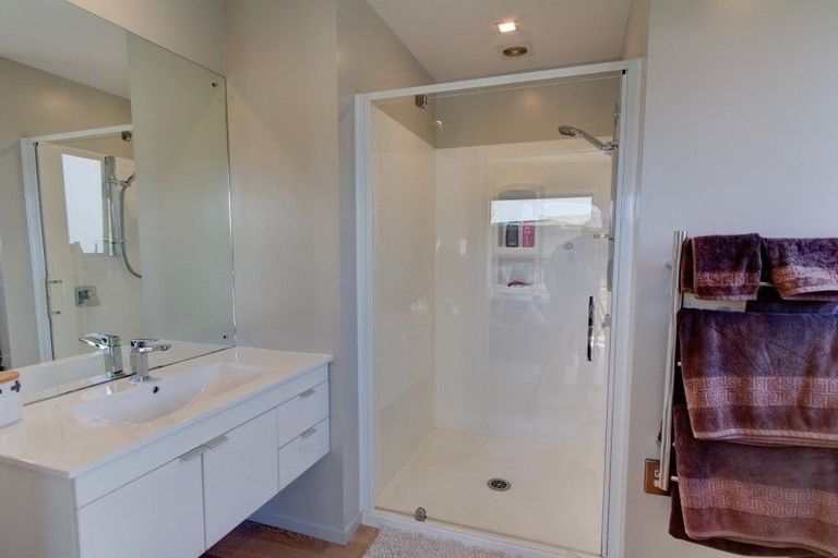 Photo of property in 2 Kahu Close, Wanaka, 9305