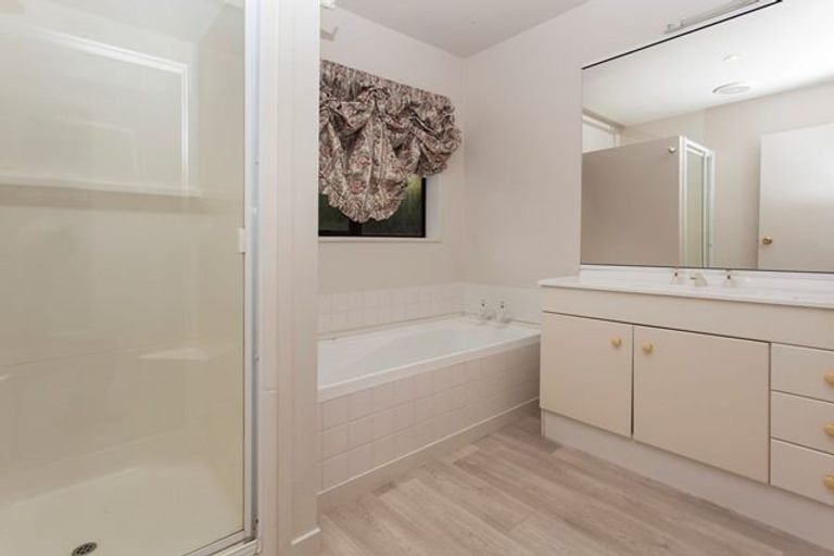 Photo of property in 29 Garreg Road, Fendalton, Christchurch, 8052