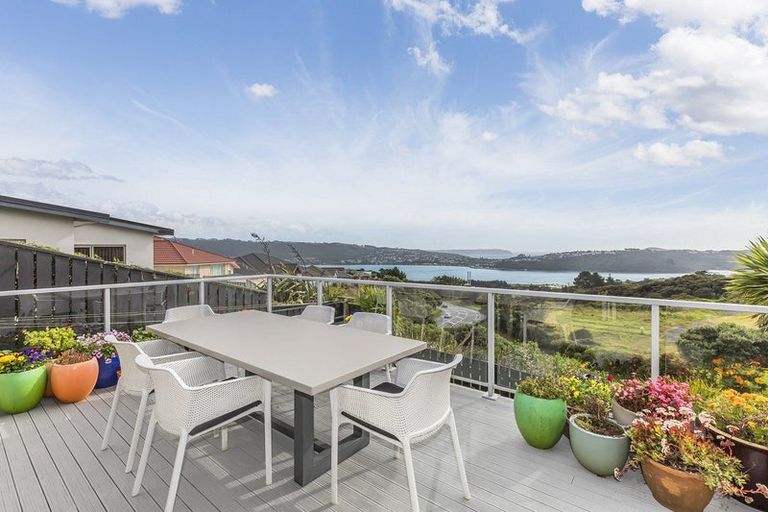 Photo of property in 3 Greenstone Place, Aotea, Porirua, 5024