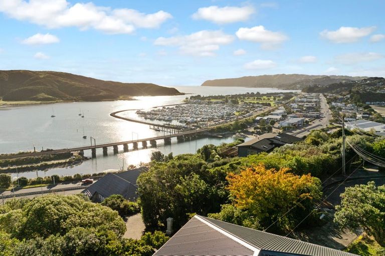 Photo of property in 47 Kiriwai Road, Paremata, Porirua, 5024