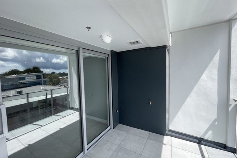 Photo of property in Bella Vista, 2f/84 Gunner Drive, Te Atatu Peninsula, Auckland, 0610