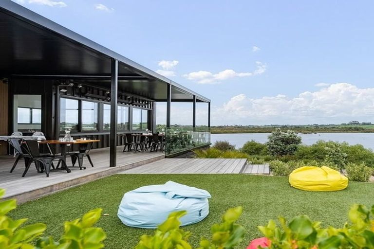 Photo of property in 11 Ngakoro Road, Karaka, Papakura, 2113